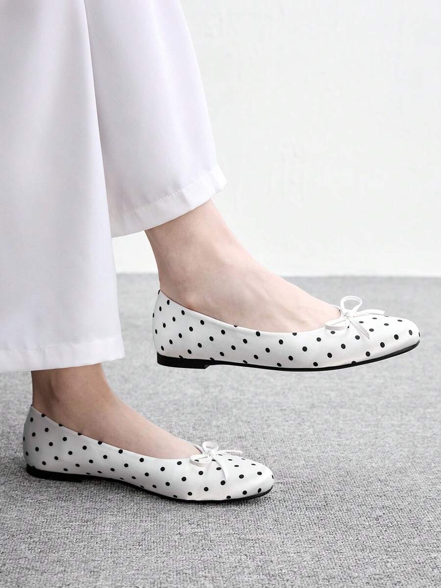 CUCCOO BIZCHIC Sepatu Flat Wanita Four Seasons untuk Santai, Komuter, Liburan, Motif Polkadot, Pita Kecil, Sol Lembut, Nyaman - Putih - View 1