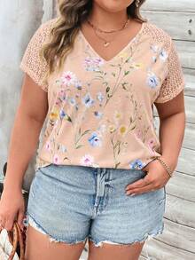SHEIN LUNE Kaos Wanita Ukuran Besar Motif Bunga, Leher V, Lengan Pendek dengan Hiasan Renda - MultiWarna - View 6