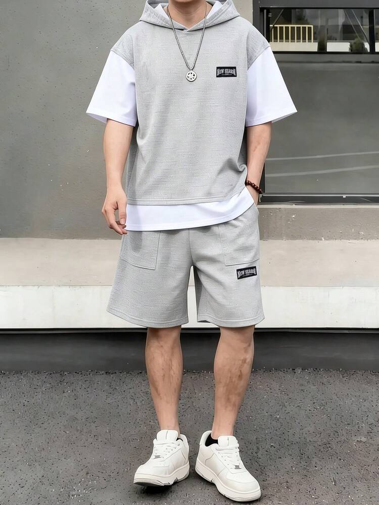 2件/組 青少年男款休閒極簡灰色&白色拼接二合一連帽衫，配3D貼布設計，同材質寬鬆休閒寬腿短褲&T恤套裝，適合日常通勤與運動穿著 - 灰色 - 查看 3