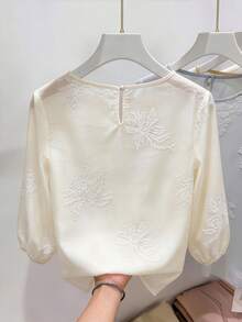 GlowEve CURVE Blusa elegante de manga 3/4 con cuello redondo y tela bordada, estilo Old Money, para mujer talla grande, ideal para citas románticas, vacaciones, salidas y té de la tarde - Albaricoque - Ver 2
