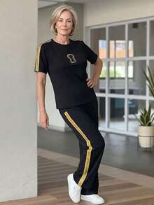 EMERY ROSE 中老年女款水鑽裝飾圓領側邊金絲帶T恤與口袋休閒長褲套裝 - 黑色 - 查看 6