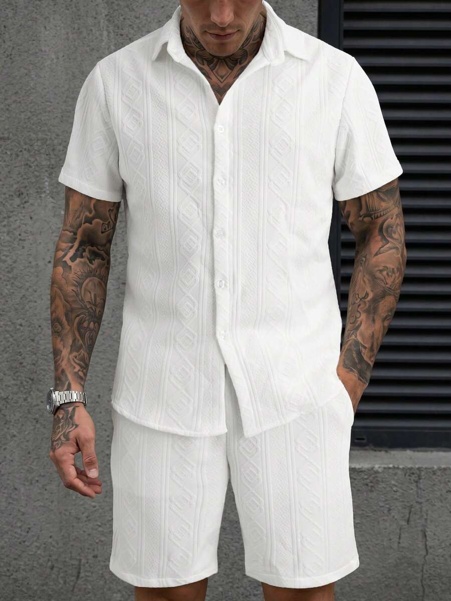 Manfinity CasualCool 男士幾何紋理短袖襯衫與短褲休閒套裝 - 白色 - 查看 1