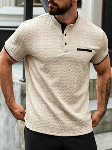 Manfinity CasualCool 男士撞色短袖休閒通勤 Polo 衫，亨利領鈕扣針織紋理，老錢風正式款 - 卡其色 - 查看 1