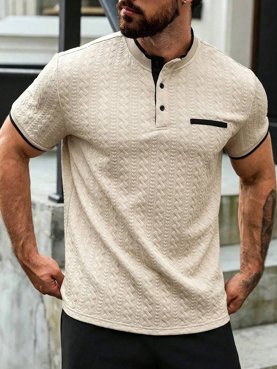 Manfinity CasualCool 男士撞色短袖休閒通勤 Polo 衫,亨利領鈕扣針織紋理,老錢風正式款 - 卡其色 - 查看 1