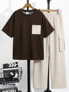 SHEIN Little Byeori 男童简约纯色小写字母撞色纹理深灰色短袖T恤搭配乳白色工装裤套装，休闲学院风，舒适时尚，简约实用，百搭柔软面料，适合日常穿着，适合上学，适合旅行，适合户外运动，适合春、夏、秋、冬四季，夏季穿搭，Y2K风格，度假潮流，2026春夏街头风，酒红色，假日复古波西米亚风，节日派对，可爱生日男孩，低调休闲舒适 - 彩色 - 查看 3
