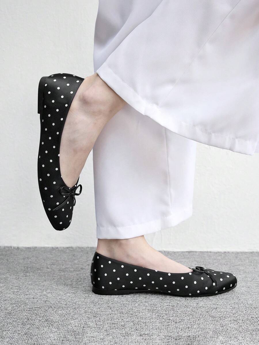 CUCCOO BIZCHIC 女款四季休閒通勤度假波點小蝴蝶結軟底舒適平底鞋 - 黑色 - 查看 1