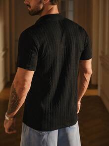 SIGLOCORE Herren lässiges, locker gestricktes Poloshirt mit Schulterausschnitt und umgelegtem Kragen, Kurzarm Herren Poloshirt, gestricktes Poloshirt Herren, strukturiertes Poloshirt Kurzarm, Old Money - Schwarz - Übersicht 5