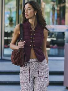 Nöista Top de inspiración militar con cuello de pie y botones metálicos para festivales y looks de salir. - Burdeos - Ver 1