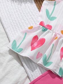 SHEIN Elladie kids 春夏季女童兩件式套裝，心形與花卉印花方領吊帶上衣 + 桃紅色寬腿長褲，方領吊帶設計適合夏季，胸前鈕扣細節增添優雅，荷葉邊下擺剪裁俏皮活潑；清新心形與花卉印花充滿活力可愛，搭配純色長褲打造簡約優雅造型，整體風格甜美亮眼，適合日常出遊、遊樂園、派對、親子活動等 - 粉色 - 查看 4