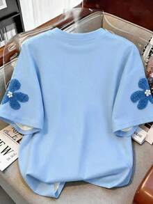 SHEIN Essnce 休閒簡約藍色底仿毛巾刺繡定位花卉印花圓領短袖寬鬆女款T恤，適合春夏季 - 彩色 - 查看 2