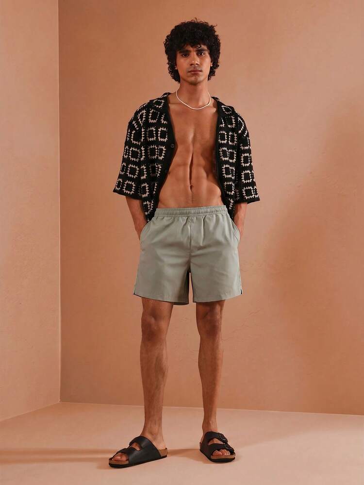 SUMWON Pantalones cortos con cintura elástica y bolsillos laterales.