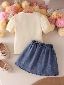 Elladie kids 2件/組 女童春夏季服裝套裝，淺粉色短袖上衣 + 牛仔裙；泡泡袖 + 荷葉邊設計減少面料「厚重感」使袖子蓬鬆活潑，胸前藍色蝴蝶結刺繡增添甜美，牛仔百褶裙配粉色蝴蝶結刺繡與上衣相稱，百褶設計使裙襬活潑俏皮，甜美可愛風格，適合日常出遊、親子活動等 - 黃色 - 查看 3