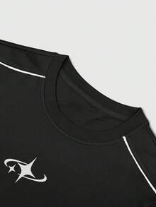 ROMWE MEN Street Life 男士 Techwear 分割線條 T-shirt - 黑色 - 查看 3