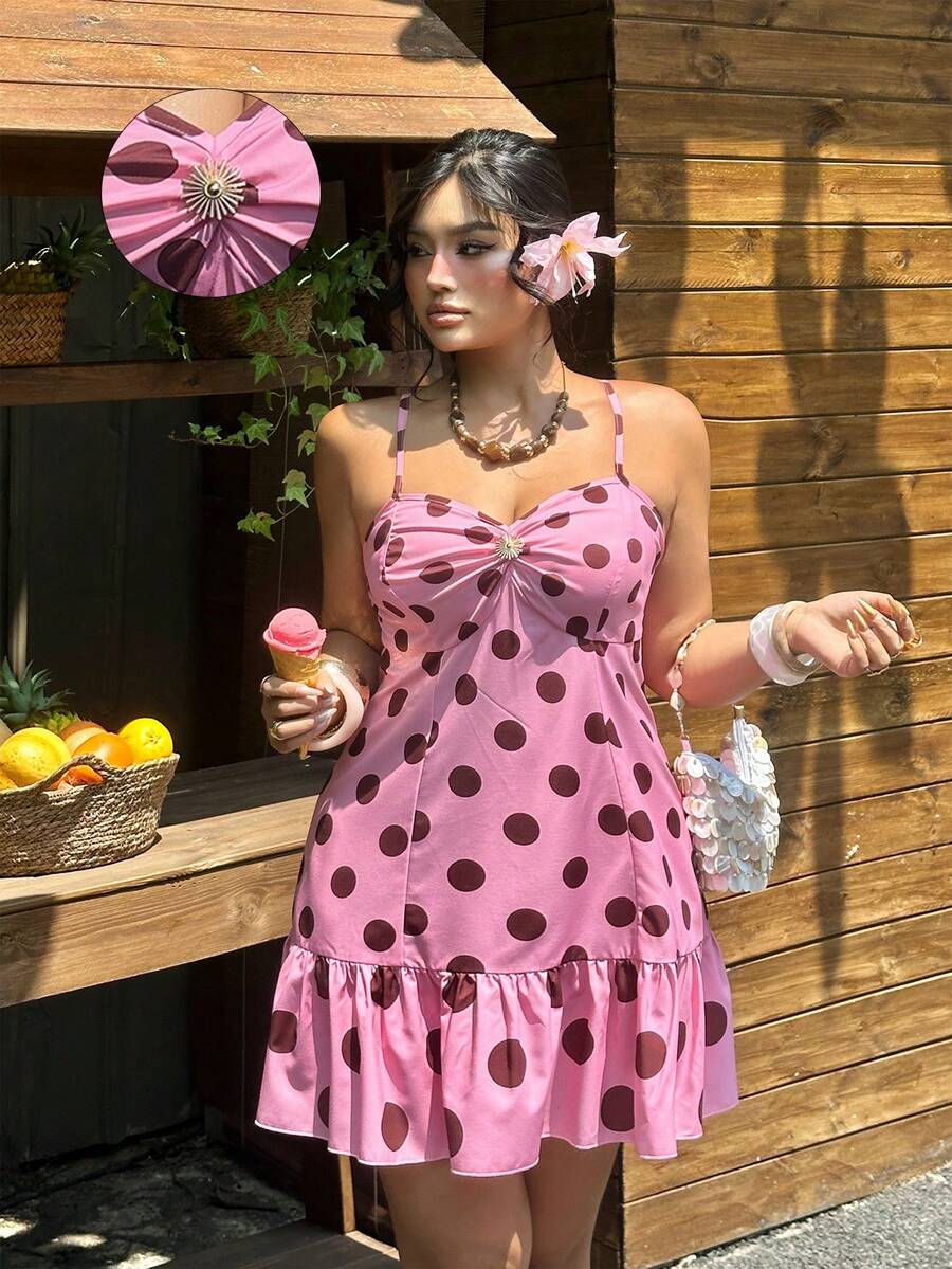 Sunnyshic Vestito a pois rosa stile francese vintage taglie forti, nuovo vestito estivo da spiaggia con arricciatura in vita e decorazione a spilla, decorazione a stelle marine, stile casual vacanziero, vestito corto a pois neri su base rosa taglie forti di moda - Rosa - Visualizzare 1