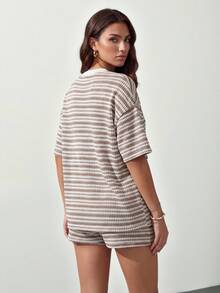 SHEIN Tall 2件組女款寬鬆條紋圓領T恤與鬆緊腰長褲套裝，白色條紋，夏季休閒居家睡衣度假套裝，適合高個女性 - 彩色 - 查看 7