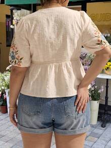 GalTyme 大码花卉刺绣深V领衬衫 - 彩色 - 查看 2
