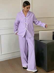 DAZY 可愛對比色繫帶蝴蝶結荷葉邊開襟長袖上衣 & 直筒長睡褲 2件組女款睡衣套裝 - 淡紫色 - 查看 6