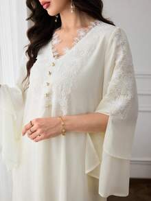 Al Najma 女款貼花裝飾鈕扣設計優雅阿拉伯風洋裝 - 黃色 - 查看 1