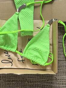 SHEIN Swim 2026春夏 三角杯掛脖式 萊姆綠紋理布料 小硬幣裝飾 高衩可調節 性感熱帶比基尼 女款 海灘派對 - 綠色 - 查看 4