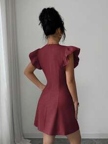 SHEIN Elenzya 女款夏季精緻優雅通勤風V領短袖玫瑰金屬扣飾收腰A字版型迷你洋裝 - 酒紅色 - 查看 2