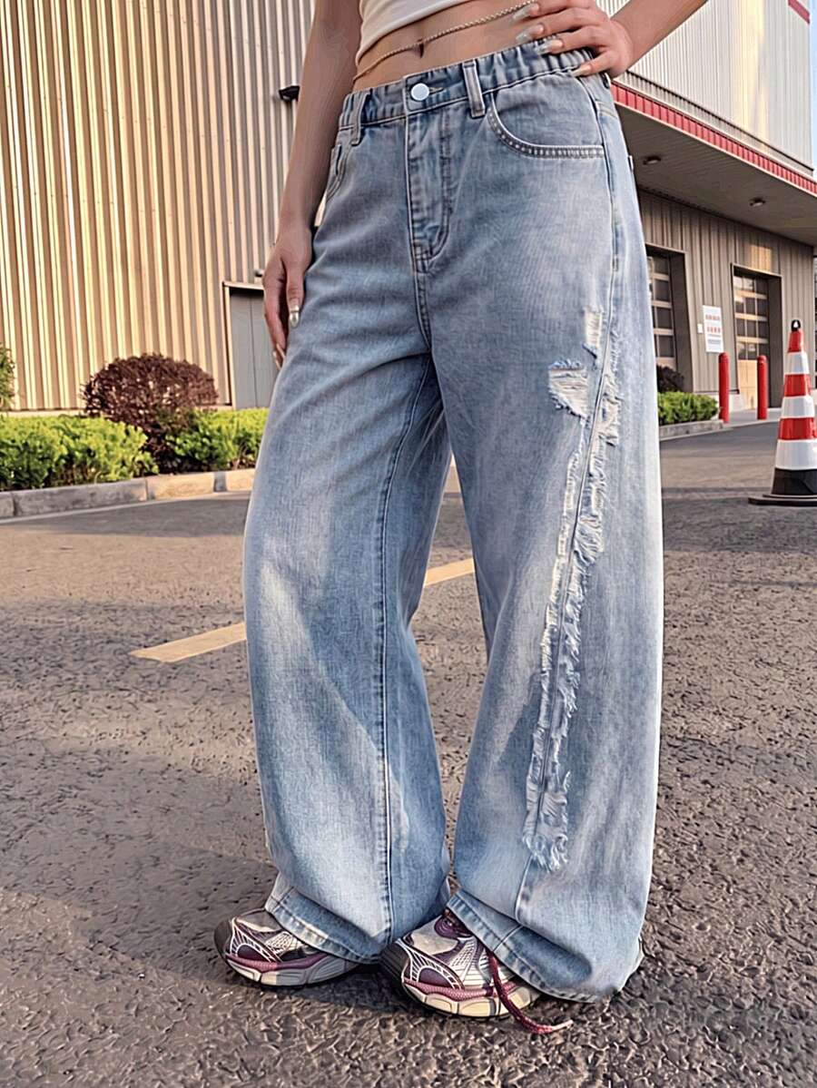 SHEIN 女童复古水洗浅蓝色直筒破洞牛仔裤，时尚宽松阔腿牛仔裤，舒适棉质休闲裤，适合度假、日常穿着、上学、通勤、聚会、居家、节日等场合。