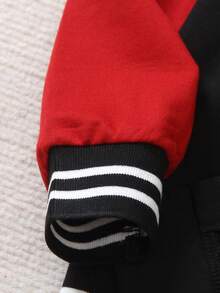 SHEIN Genkimix Kids 2 件套年轻男孩学院风服装，黑色针织毛衣，白色袖子和大号 A 字母印花，搭配同色印花运动裤，衣领、袖口、下摆和裤脚饰有罗纹，松紧腰身，穿着舒适，休闲简约风格，适合春秋季节、日常穿着、运动、上学、旅行 - 黑色 - 查看 5