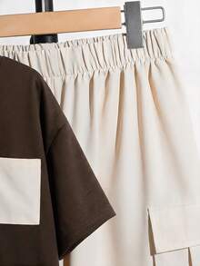 SHEIN Little Byeori 男童简约纯色小写字母撞色纹理深灰色短袖T恤搭配乳白色工装裤套装，休闲学院风，舒适时尚，简约实用，百搭柔软面料，适合日常穿着，适合上学，适合旅行，适合户外运动，适合春、夏、秋、冬四季，夏季穿搭，Y2K风格，度假潮流，2026春夏街头风，酒红色，假日复古波西米亚风，节日派对，可爱生日男孩，低调休闲舒适 - 彩色 - 查看 7