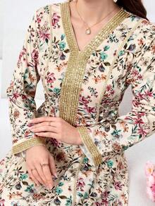 Al Najma 女款拼接織帶設計花卉圖案優雅阿拉伯風長裙 - 彩色 - 查看 1