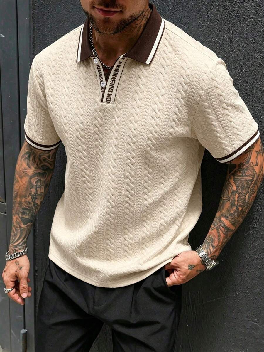 Manfinity Homme Herren gestricktes Jacquard Polo Shirt mit strukturiertem Kragen & Bündchen, Rippstrick, Aufdruck "King", 2 Knöpfe - Aprikosenfarben - Übersicht 1