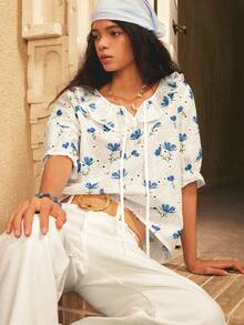 Écloséra Top Feminina Vintage Francesa Cottagecore Boho para Piquenique com Bordado de Olhal Floral, Manga Curta, Amarração, Verão, Branca com Estampa Floral, Brunch e Férias - Branco - Visão 4
