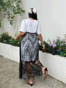 GalTyme 春夏新款休闲日常穿搭，适合派对、通勤、婚礼、音乐节、返校、毕业典礼、海滩度假、街头风、居家休闲、城市漫步等场合，百搭叠穿，圆领短袖宽松长款T恤搭配浪漫蕾丝吊带连衣裙，二合一设计，黑白配色，大码连衣裙 - 彩色 - 查看 2