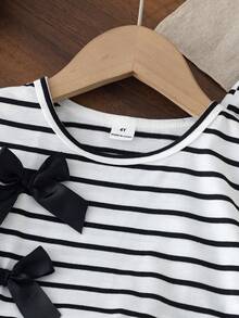 SHEIN Elladie kids 少女新款時尚黑白條紋印花短袖T恤 + 寬腿長褲 3D黑色蝴蝶結裝飾 2件套 適合日常休閒運動夏季 - 黑與白 - 查看 4