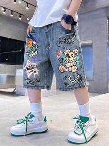 Genkimix Kids 适合青少年男孩的超大宽松牛仔短裤，夏季款，饰有涂鸦、游戏机、卡通熊和星星印花，深蓝色，舒适百搭，兼具街头风和度假风，适合滑板和各种户外活动。 - 深色水洗藍 - 查看 2