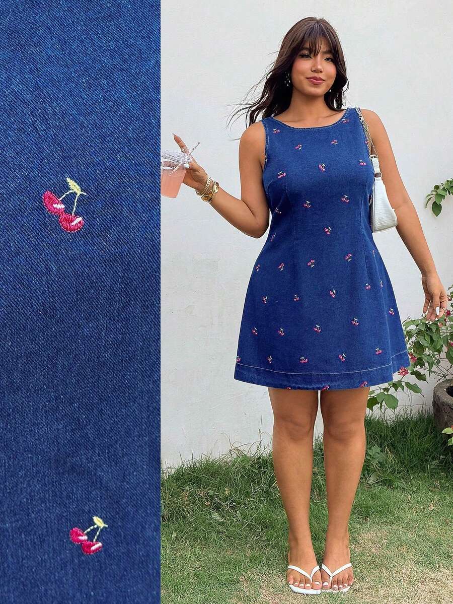 GalTyme 大尺碼女款櫻桃刺繡圖案休閒度假牛仔洋裝 夏季嘉年華服裝 通勤度假畢業典禮 時尚Y2k可愛街頭風 Coquette派對婚禮優雅商務休閒女裝 海灘畢業復活節大尺碼無袖牛仔洋裝 櫻桃刺繡迷你長度圓領款 可愛大尺碼牛仔太陽裙 無袖A字版刺繡櫻桃圓領設計 - 中等水洗藍 - 查看 1