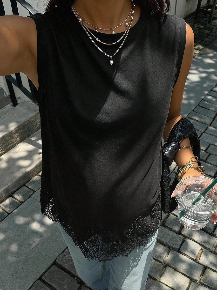 SHEIN Black Round-Neck Maternity Vest With Lace Trim At The Hem, Perfect For Summer Casual Elegant Wear.