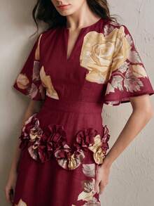 Anewsta 女款春夏季優雅多色花卉印花圓領短袖A字收腰顯瘦長洋裝，胸前波浪蓮花荷葉邊飾增添層次感，浪漫優雅，適合日常穿著、度假、婚禮、海灘及其他場合 - 紅色 - 查看 3