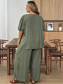 SHEIN CURVE+ 大尺碼女款純色短泡泡袖上衣與長褲休閒兩件套 - 綠色 - 查看 2