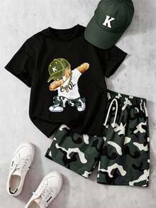 SHEIN Streecool Kids 小男孩卡通印花T恤迷彩印花短褲2件套 - 綠色 - 查看 1