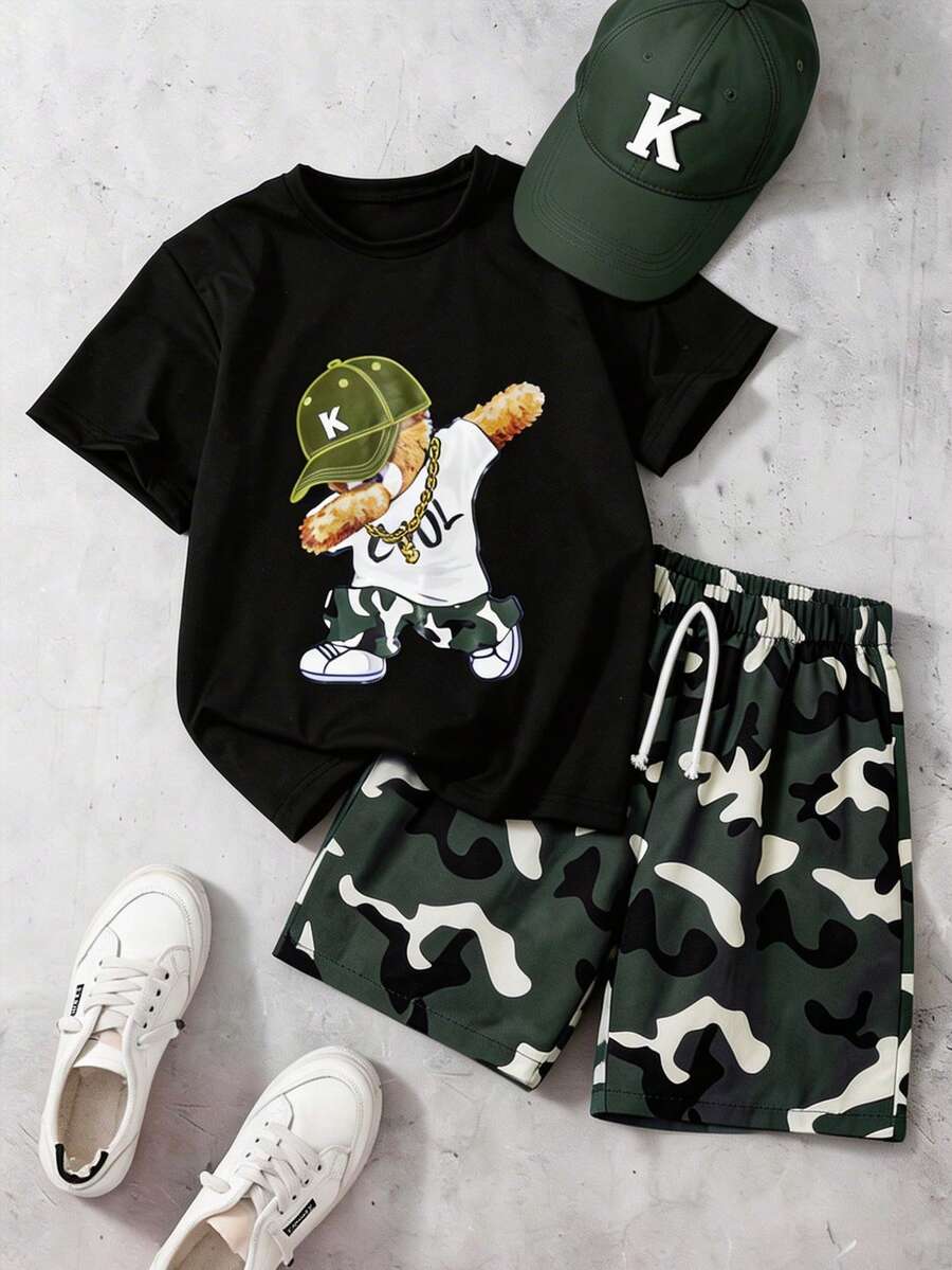 SHEIN Streecool Kids 小男孩卡通印花T恤迷彩印花短褲2件套 - 綠色 - 查看 1