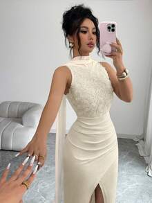 SHEIN Raffinéa فستان نسائي أنيق بدون أكمام مزين بزخارف زهرية ثلاثية الأبعاد وتصميم شريط مع حافة مشقوقة - لون مشمشي - مشاهدة 5