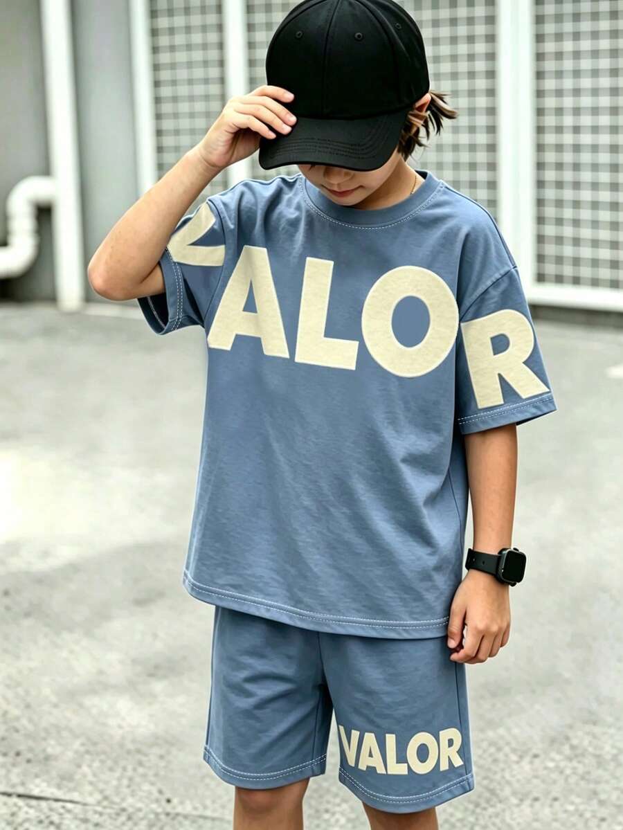1套男童夏季休閒短袖套裝,歐美風 VALOR 字母印花短袖T恤與短褲2件組,寬鬆版型日常外出穿搭,百搭校園風,帥氣基礎運動套裝,適合戶外玩耍、學校活動、日常街頭穿著,男童字母印花短袖短褲2件套 - 彩色 - 查看 1