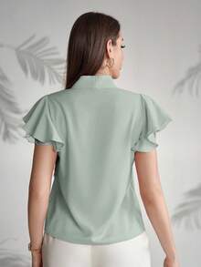 Modelyn Blus Wanita Warna Polos Kerah Ruffle Lengan Pendek Elegan untuk Bisnis Kasual Kantor Warna Hijau Sage Musim Panas - Hijau - View 2