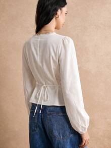 Poéselle 女款花卉刺繡對比蕾絲V領長袖襯衫 - 白色 - 查看 8