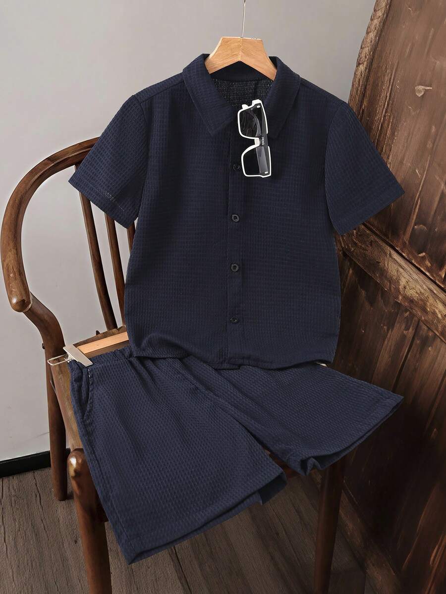 Mirajuku Set Kasual Kemeja Lengan Pendek Kancing Tunggal Warna Polos untuk Anak Laki-Laki Usia Remaja, Terdiri dari Celana Pendek dan Kemeja Lengan Pendek - Navy Blue - View 1