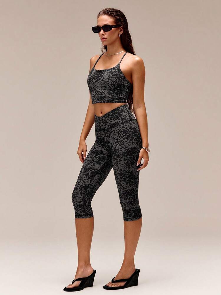 17" FeatherFit™ Crossover Waist Front Special Seam Cutie Capri Leggings Low Impact Yoga Pilates Studio Daily