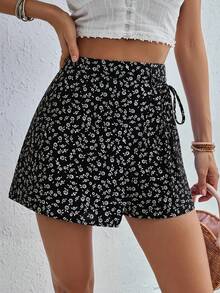 SHEIN Essnce 度假休閒浪漫碎花大尺碼女款短褲 黑色 適合夏季 - 彩色 - 查看 5