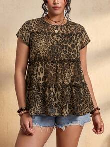 Travachic Blusa de manga corta con cuello redondo, volantes y estampado de leopardo para tallas grandes - Multicolor - Ver 8