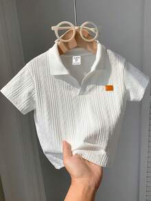 SHEIN 小男孩幼童可愛休閒趣味百搭針織紋理條紋 Polo 領短袖上衣，適合外出、春夏季旅行穿著 - 白色 - 查看 3