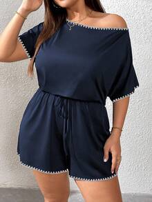 SHEIN Essnce Romper Wanita Ukuran Besar dengan Hiasan Bunga, Ikat Pinggang, Saku, dan Bahu Asimetris Kasual - Navy Blue - View 3