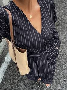 Livesso 通勤辦公度假穿搭V領休閒繫帶上衣長褲條紋大尺碼女裝藍色條紋套裝 - 藏蓝色 - 查看 2
